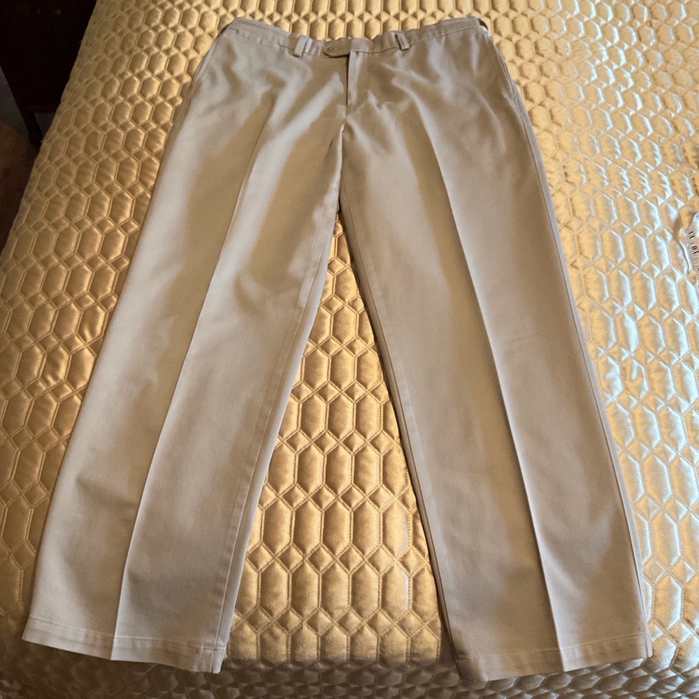 Beige Savane men’s flat front chino pants 36w - 32L.
